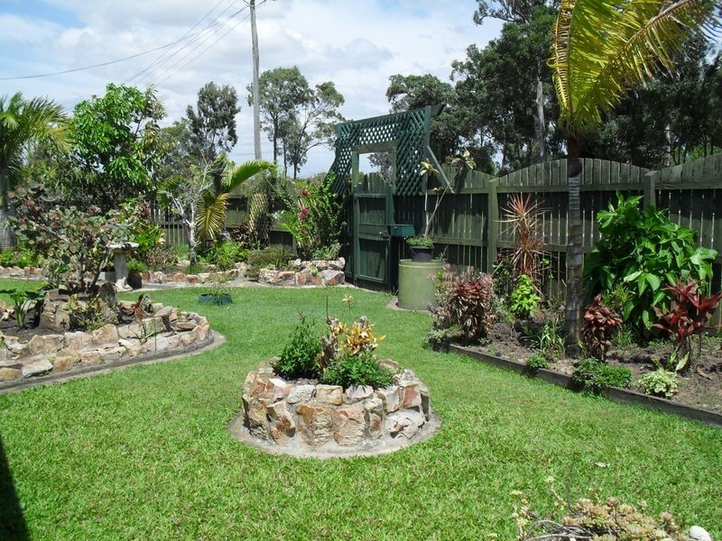 52 Barker Street, Point Vernon QLD 4655