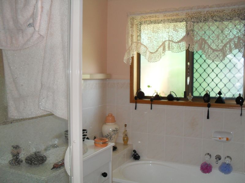 52 Barker Street, Point Vernon QLD 4655