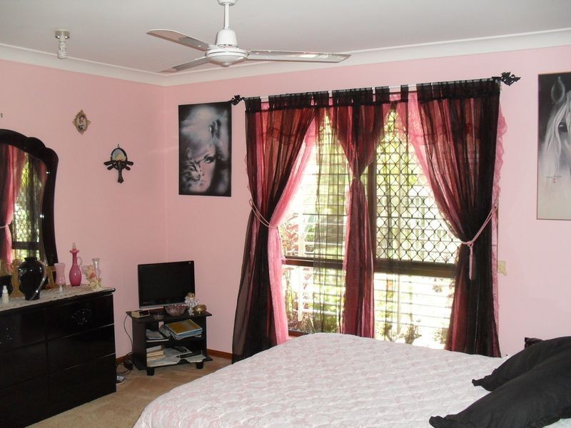 52 Barker Street, Point Vernon QLD 4655