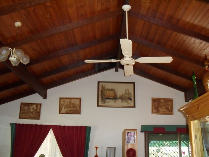 52 Barker Street, Point Vernon QLD 4655