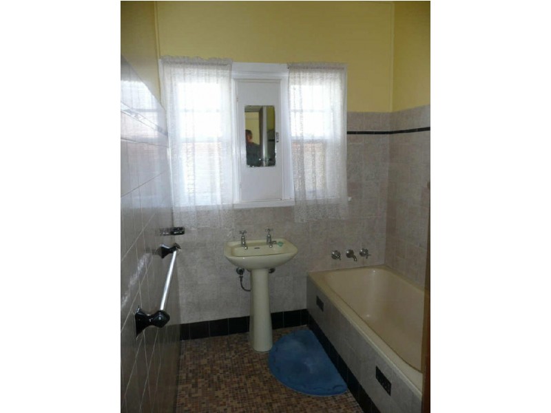 6 Railway Street (N), Guildford NSW 2161