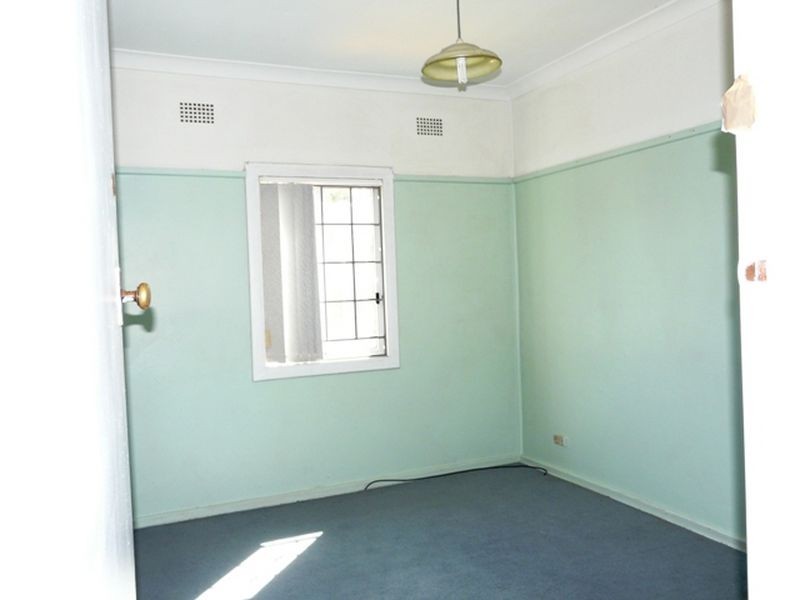 10 McPhee St, Chester Hill NSW 2162