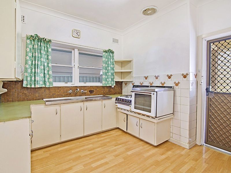 73 Hawksview St, Merrylands NSW 2160