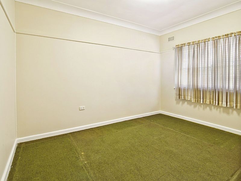 73 Hawksview St, Merrylands NSW 2160