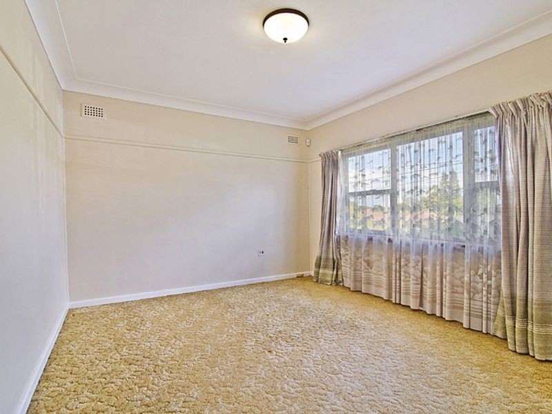 73 Hawksview St, Merrylands NSW 2160