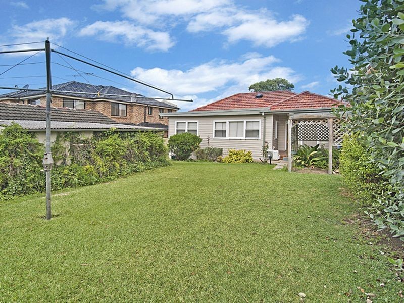 73 Hawksview St, Merrylands NSW 2160