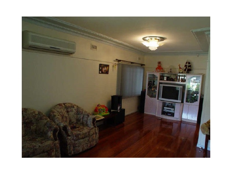 18 Robertson Street, Guildford West NSW 2161