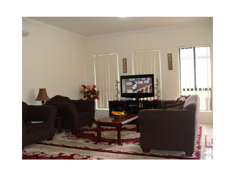 5a Dennistoun Ave, Guildford NSW 2161