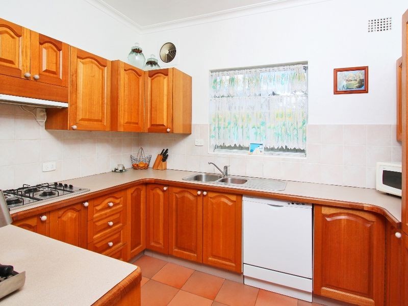 27 Chamberlain Rd, Guildford NSW 2161