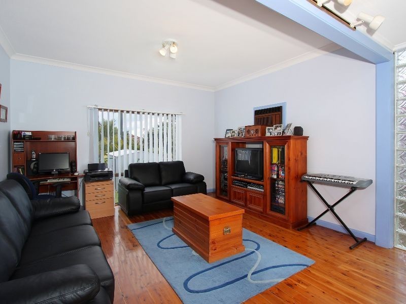 27 Chamberlain Rd, Guildford NSW 2161