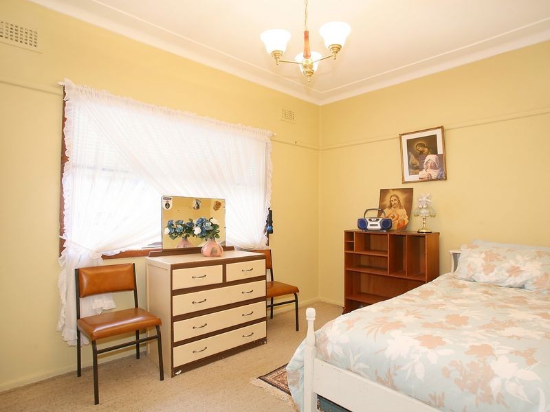 12 Newton Street, Guildford NSW 2161