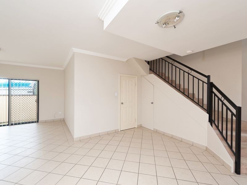 2/7 Park Street, Merrylands NSW 2160