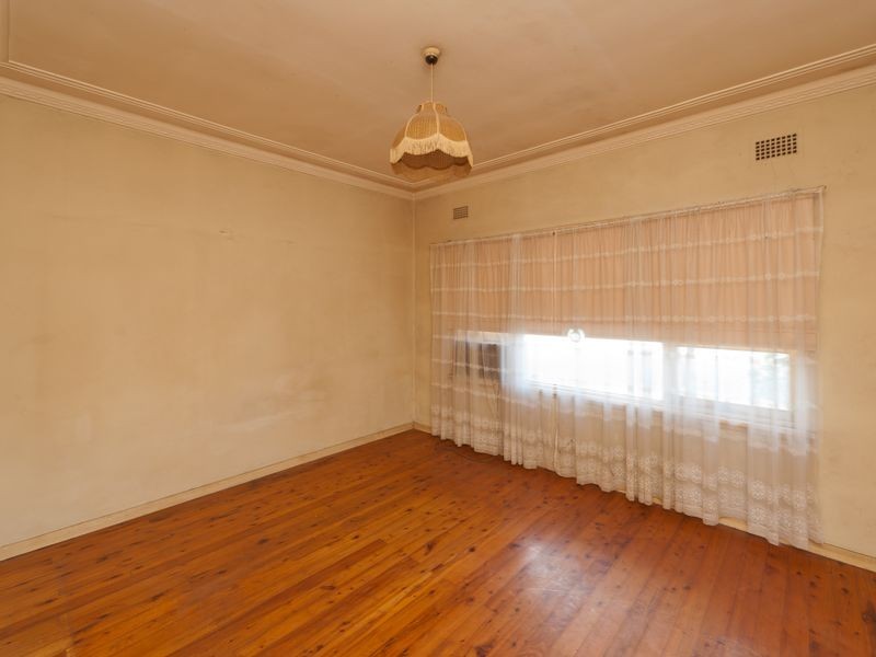 11 Surrey Street, Guildford NSW 2161