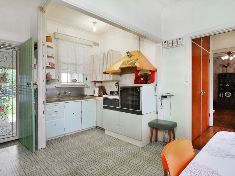 121 River Avenue, Fairfield East NSW 2165