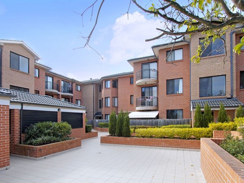 23/10-12 Wingello Street, Guildford NSW 2161