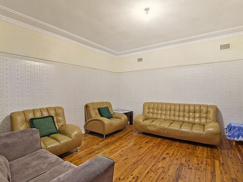 12 Gilba Road, Pendle Hill NSW 2145