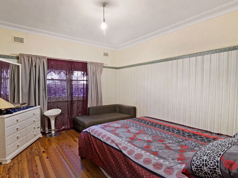 12 Gilba Road, Pendle Hill NSW 2145