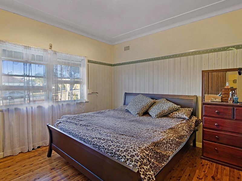 12 Gilba Road, Pendle Hill NSW 2145