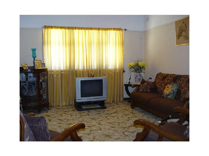 6 Railway Street, Guildford NSW 2161