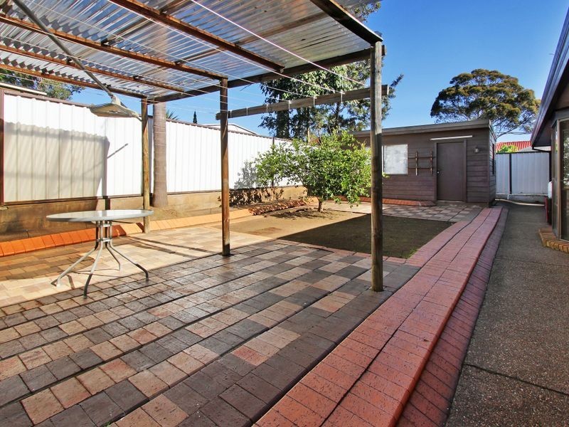 6 Powhatan Street, Greenfield Park NSW 2176