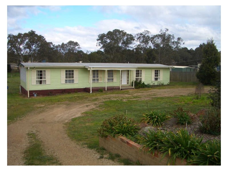 8 Brucewater Court, Broadford VIC 3658