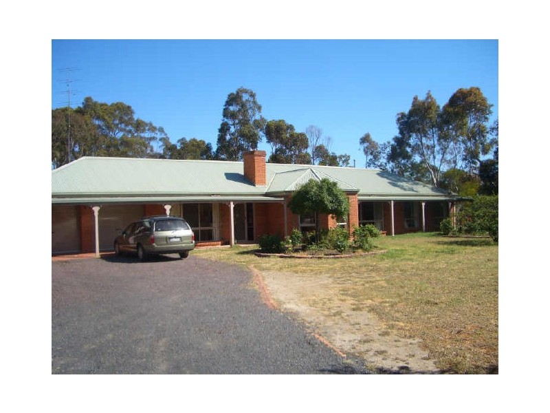 17 Fleming Drive, Broadford VIC 3658