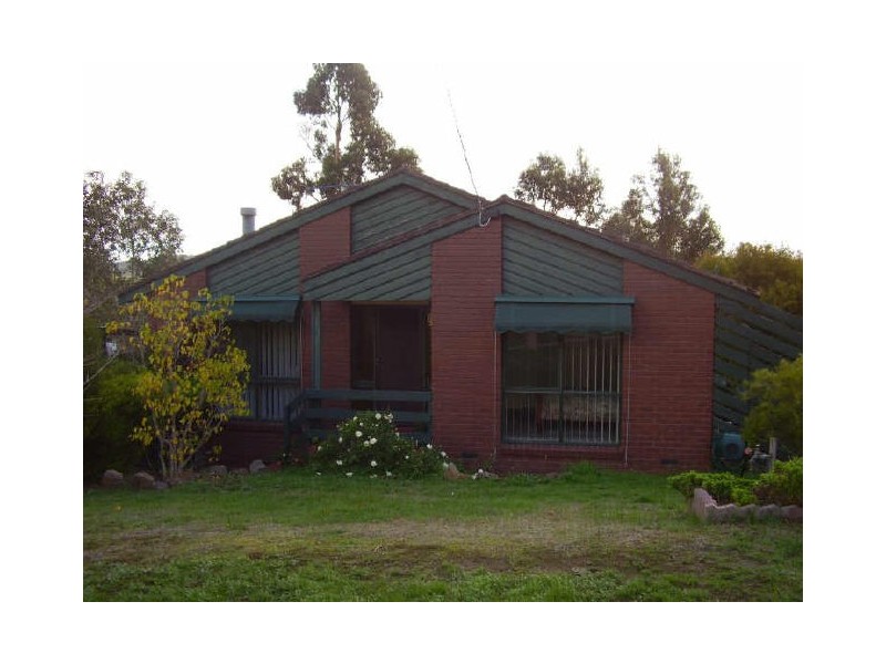 8 John Court, Clonbinane VIC 3658