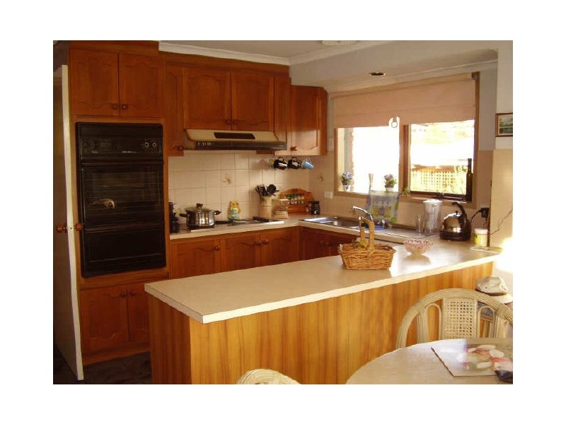 8 John Court, Clonbinane VIC 3658