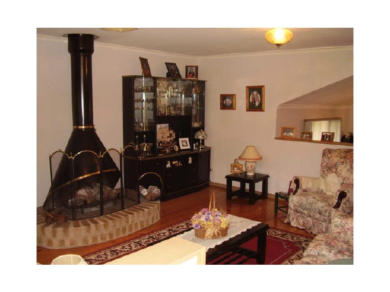 8 John Court, Clonbinane VIC 3658