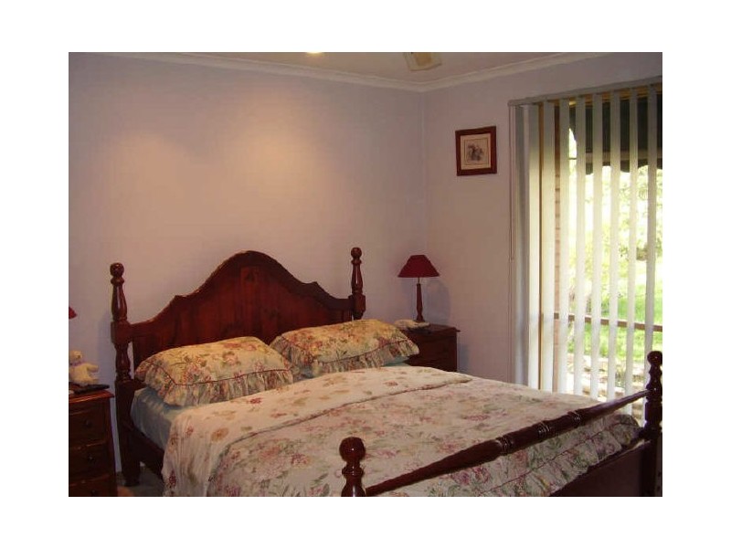 8 John Court, Clonbinane VIC 3658