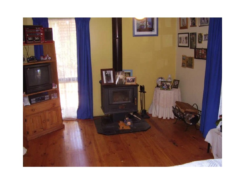 11 Andrew Avenue, Clonbinane VIC 3658