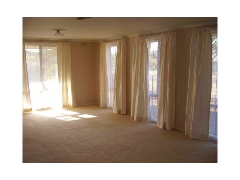 10 Powlett Street, Broadford VIC 3658