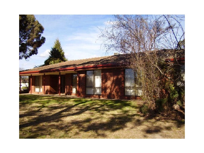 10 Powlett Street, Broadford VIC 3658