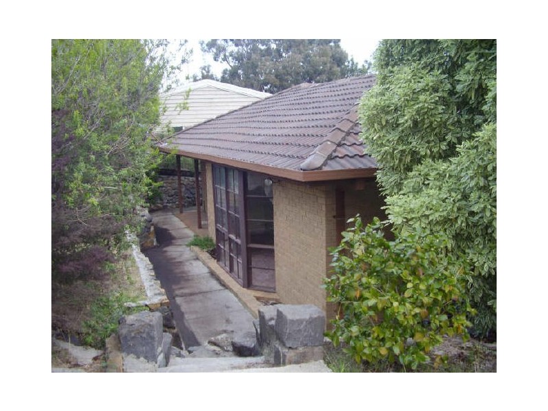 8 Steven Street, Clonbinane VIC 3658