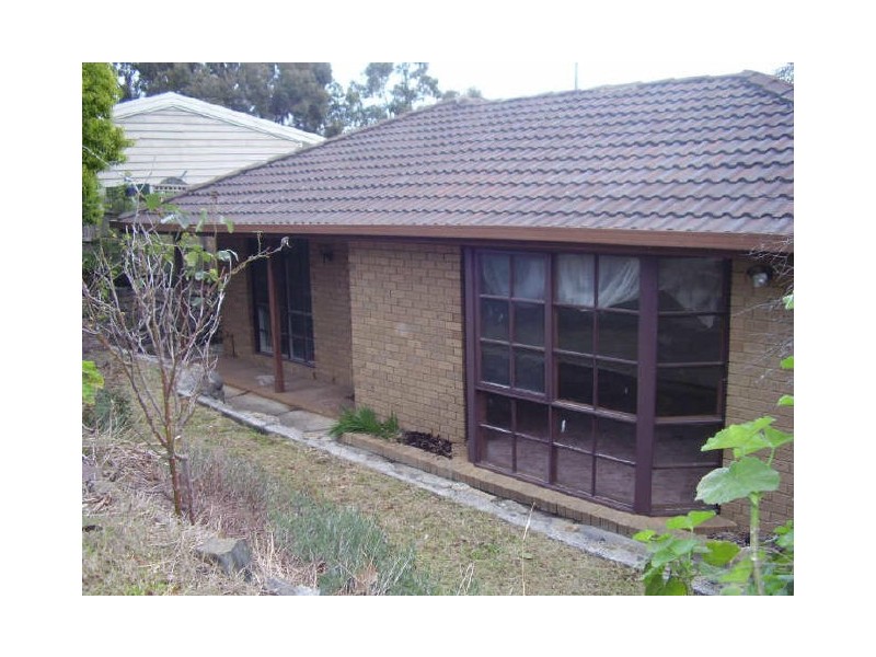 8 Steven Street, Clonbinane VIC 3658