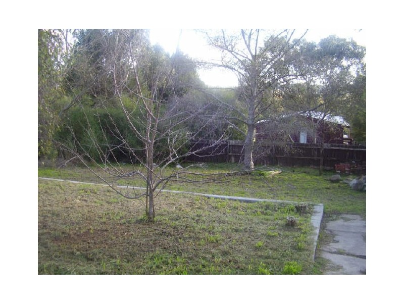 8 Steven Street, Clonbinane VIC 3658