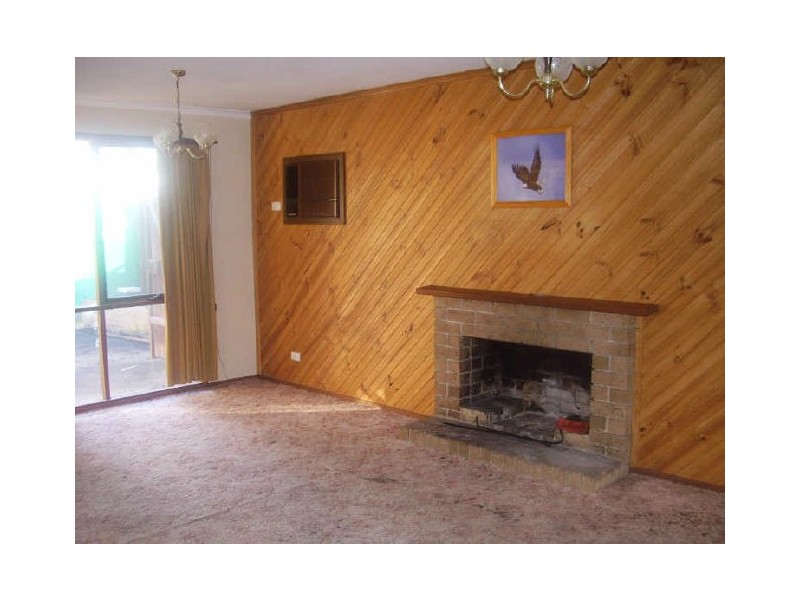 8 Steven Street, Clonbinane VIC 3658