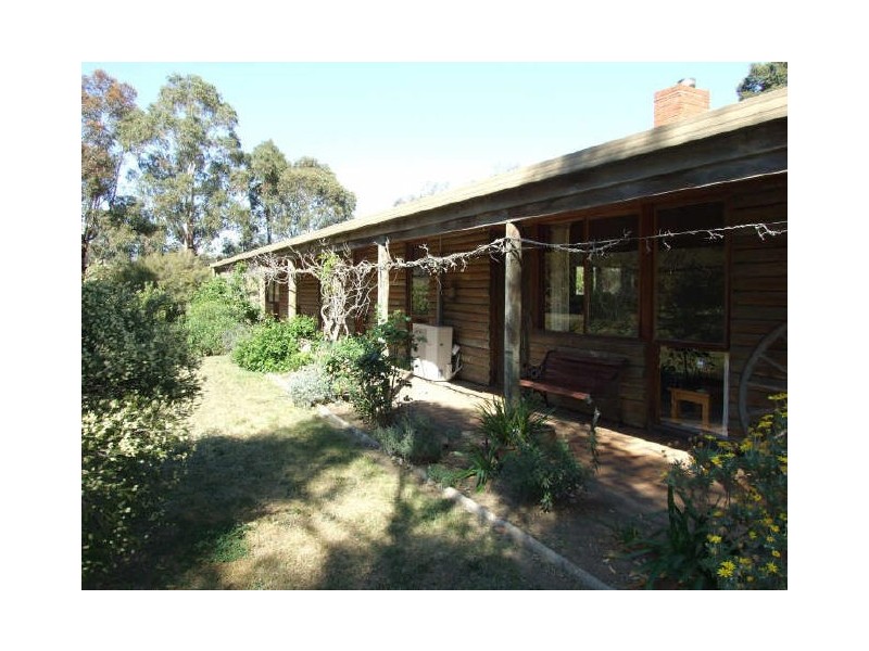 615 Dry Creek Rd, Kilmore East VIC 3764