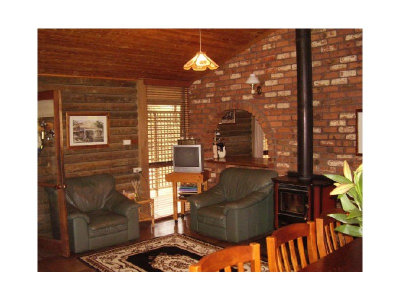 615 Dry Creek Rd, Kilmore East VIC 3764