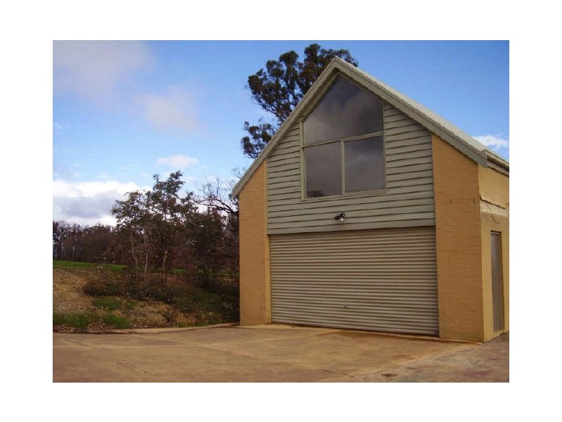 675 Spur Rd, Clonbinane VIC 3658