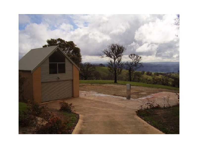 675 Spur Rd, Clonbinane VIC 3658