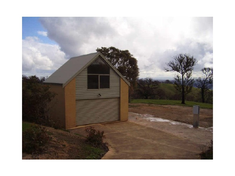 675 Spur Rd, Clonbinane VIC 3658