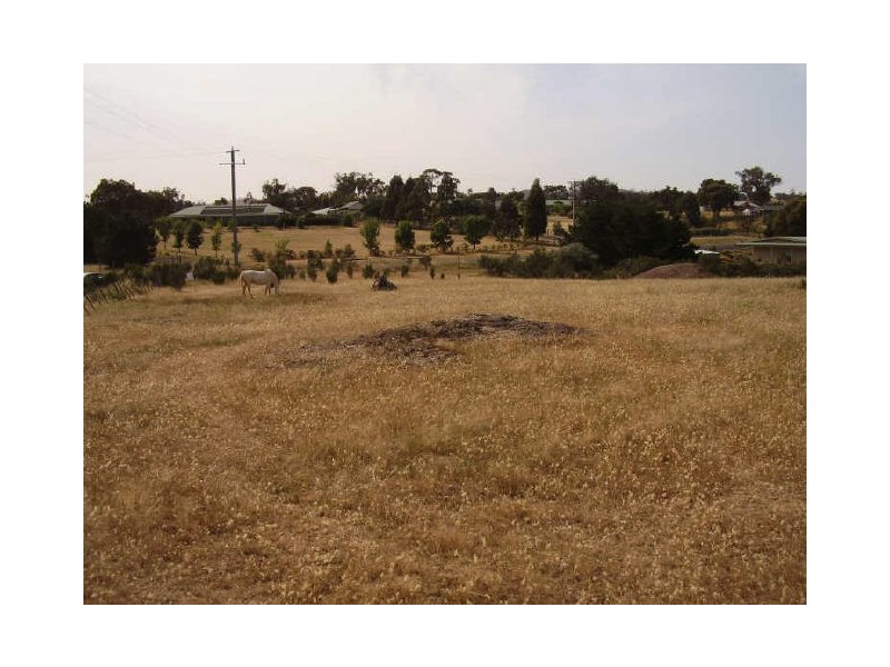 8 Roditis Avenue, Broadford VIC 3658