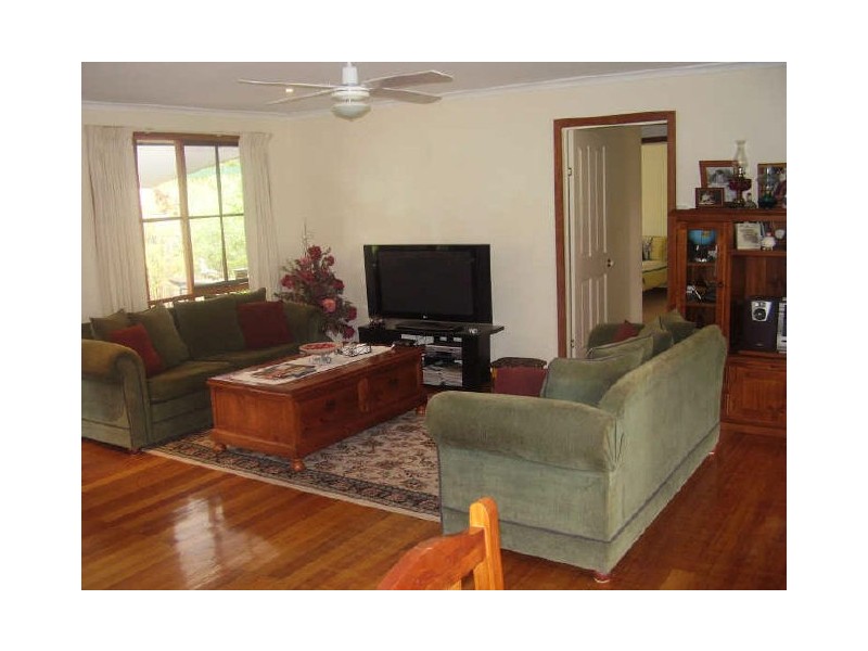 12 Fleming Drive, Broadford VIC 3658