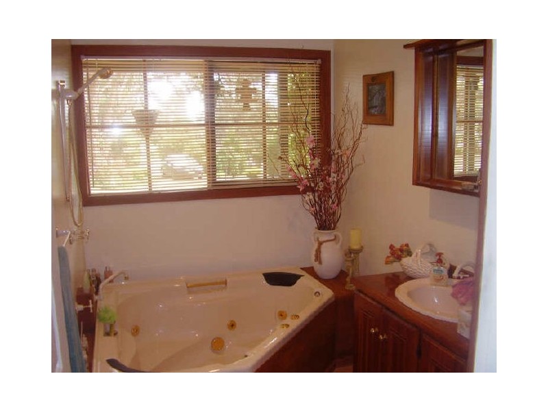 12 Fleming Drive, Broadford VIC 3658