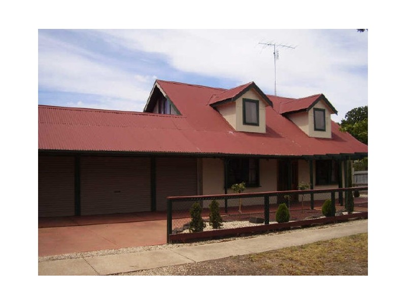 11 Powlett Street, Broadford VIC 3658