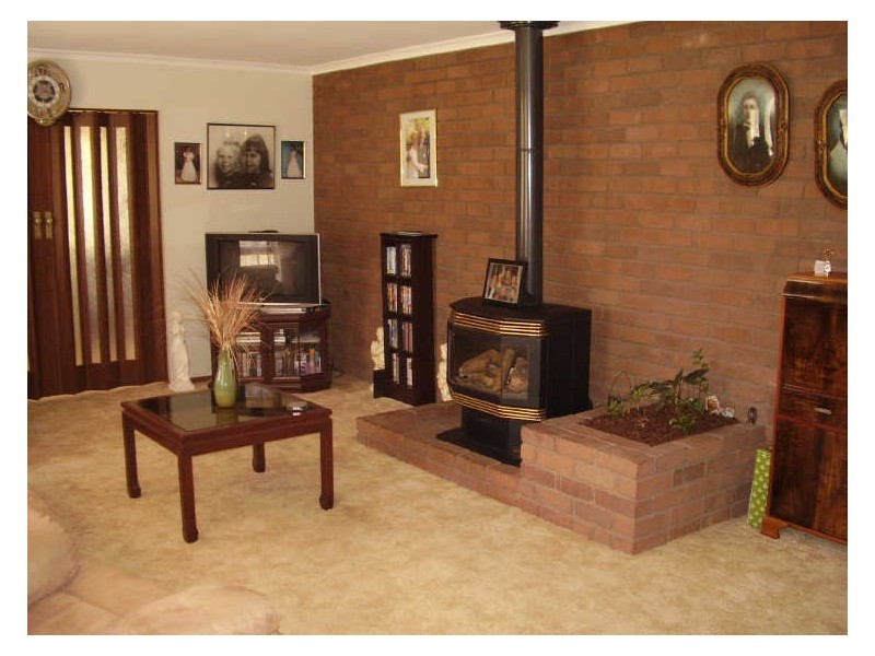 16 Fleming Drive, Broadford VIC 3658