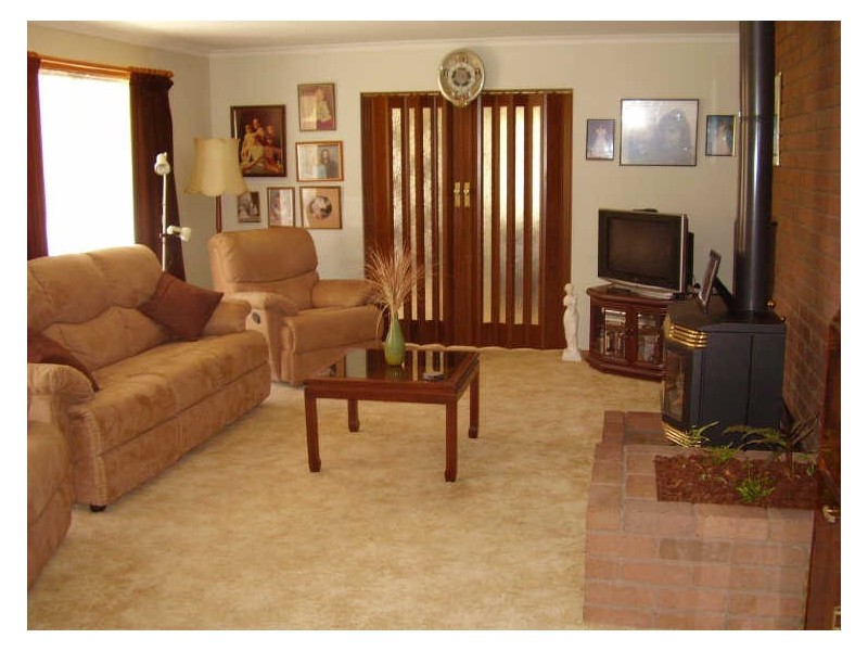 16 Fleming Drive, Broadford VIC 3658