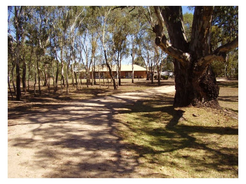 16 Fleming Drive, Broadford VIC 3658