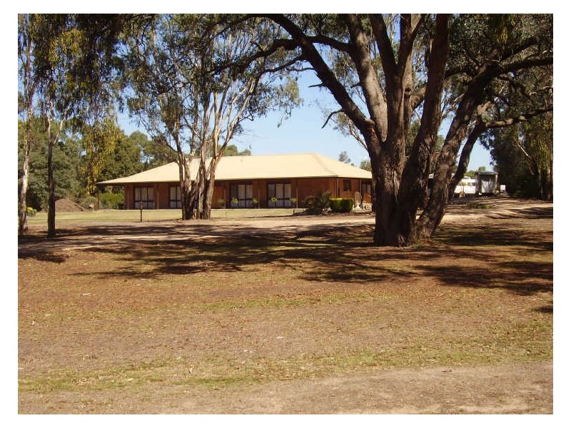 16 Fleming Drive, Broadford VIC 3658